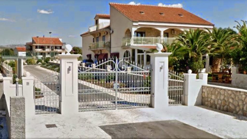 Americana Luxury Apartments Zablaće Екстериор снимка